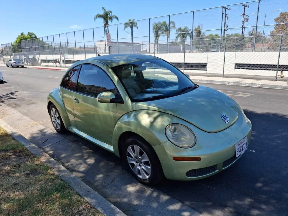 2009 Volkswagen New Beetle - Image 2 of 6