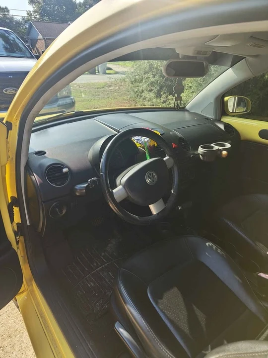 2009 Volkswagen New Beetle - Image 7 of 11