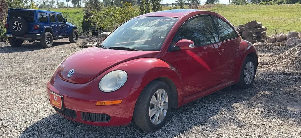 2009 Volkswagen New Beetle - Image 2 of 10