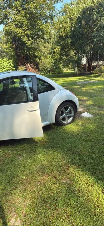 2009 Volkswagen New Beetle - Image 3 of 6