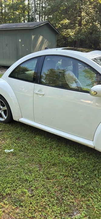 2009 Volkswagen New Beetle - Image 5 of 6