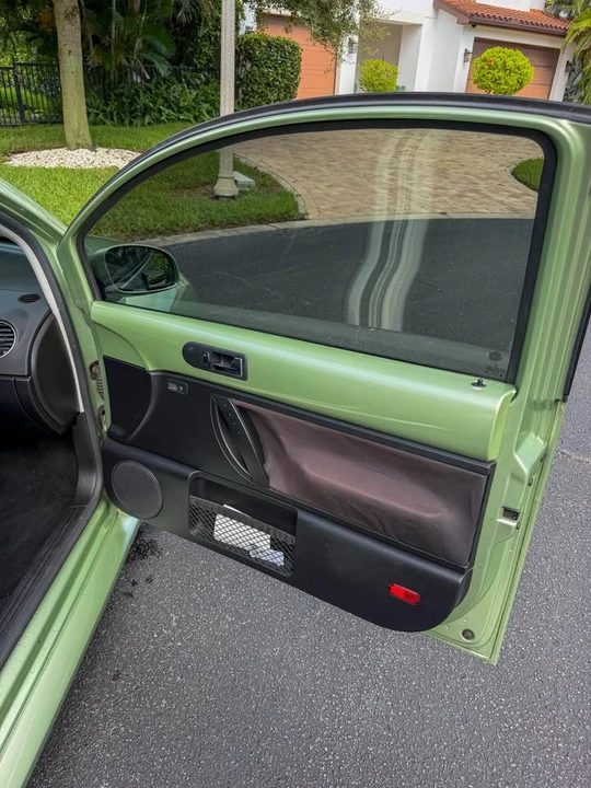 2009 Volkswagen New Beetle - Image 9 of 15