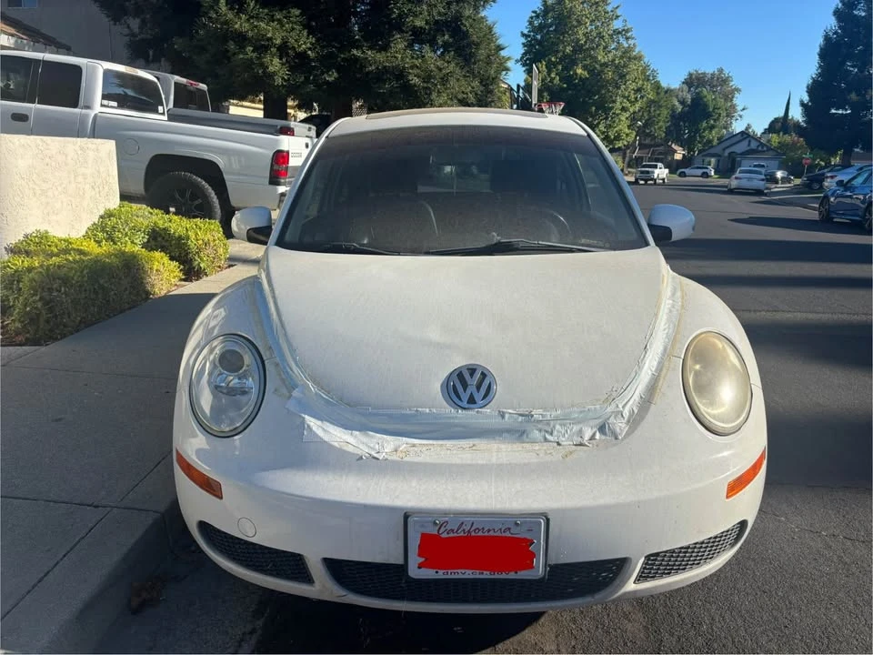 2009 Volkswagen New Beetle - Image 2 of 10