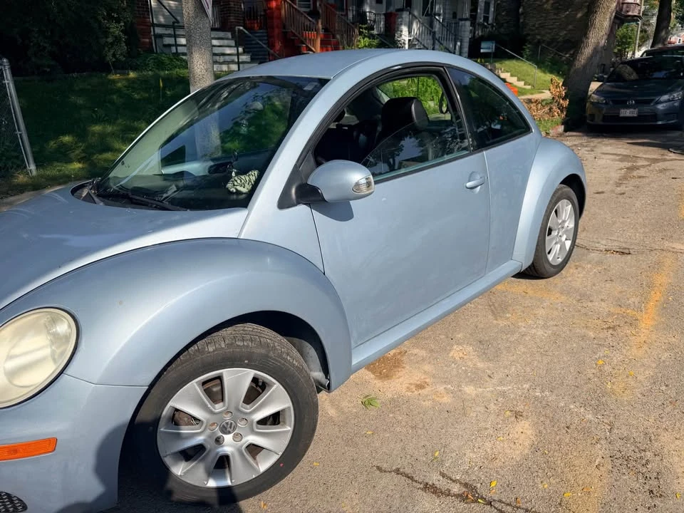 2009 Volkswagen New Beetle - Image 6 of 10