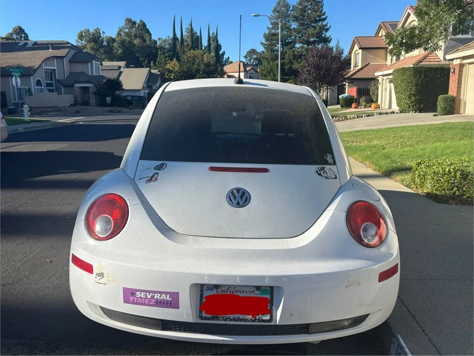 2009 Volkswagen New Beetle - Image 4 of 10