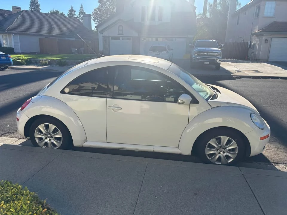 2009 Volkswagen New Beetle - Image 3 of 10