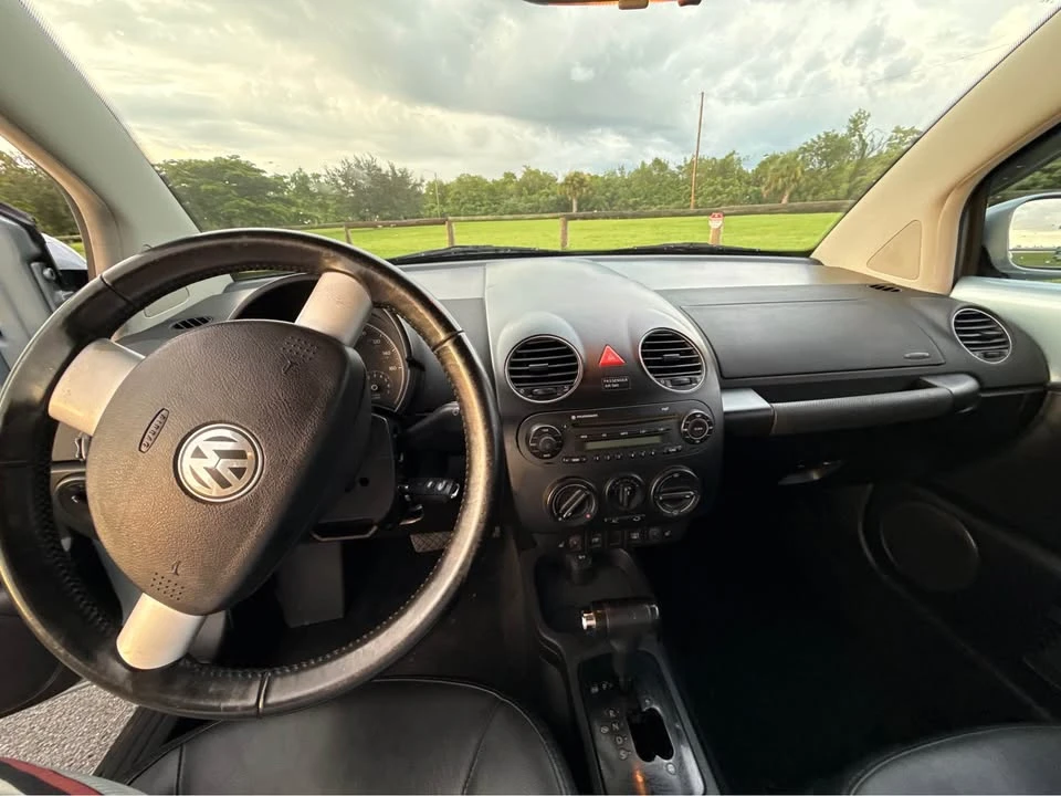 2009 Volkswagen New Beetle - Image 6 of 9