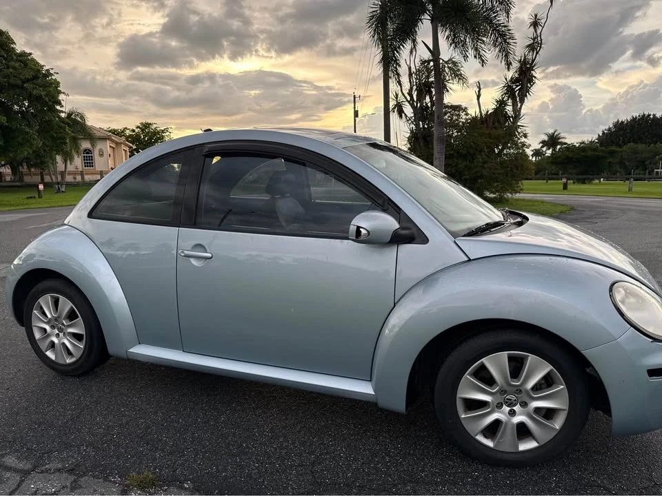 2009 Volkswagen New Beetle - Image 4 of 9