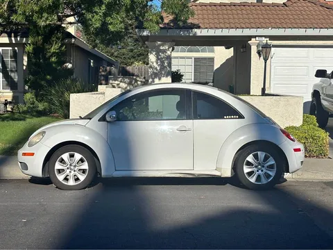 2009 Volkswagen Beetle 2.5L Hatchback 2D