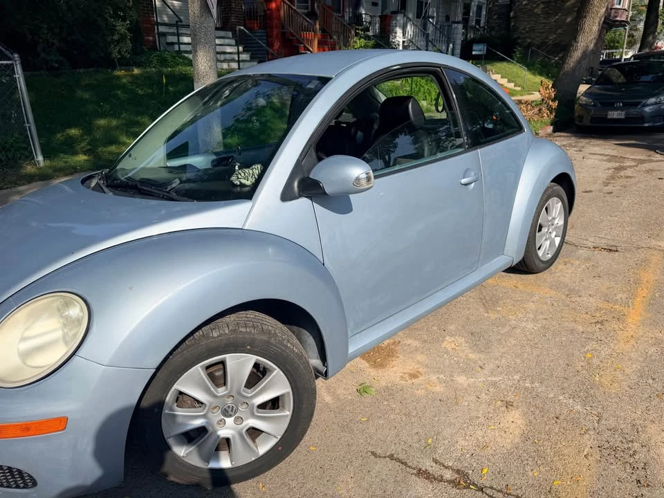 2009 Volkswagen New Beetle - Image 5 of 10