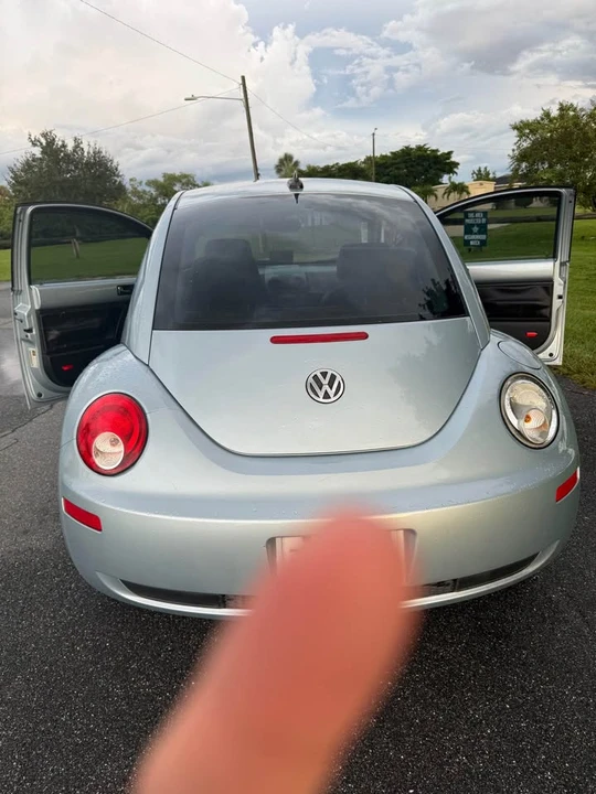 2009 Volkswagen New Beetle - Image 5 of 9