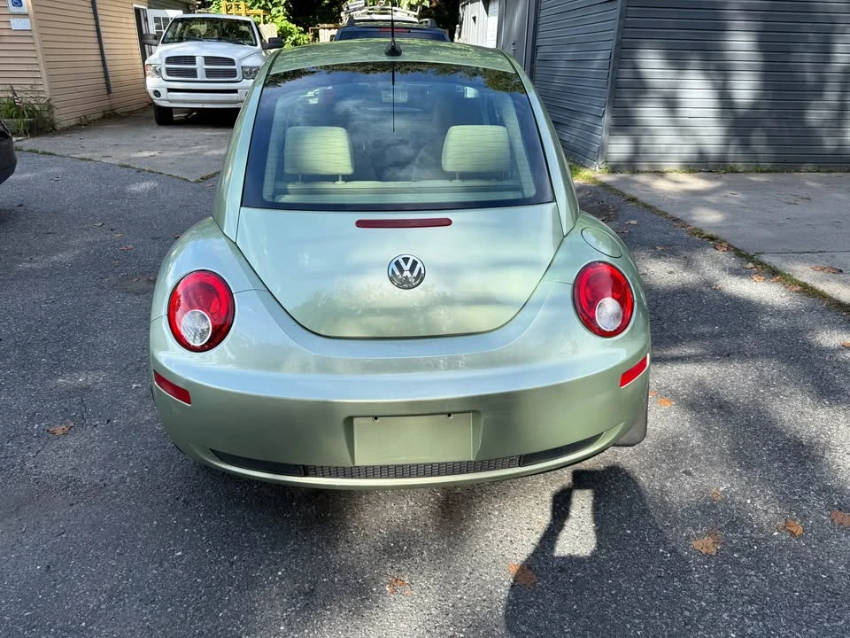 2009 Volkswagen New Beetle - Image 6 of 11