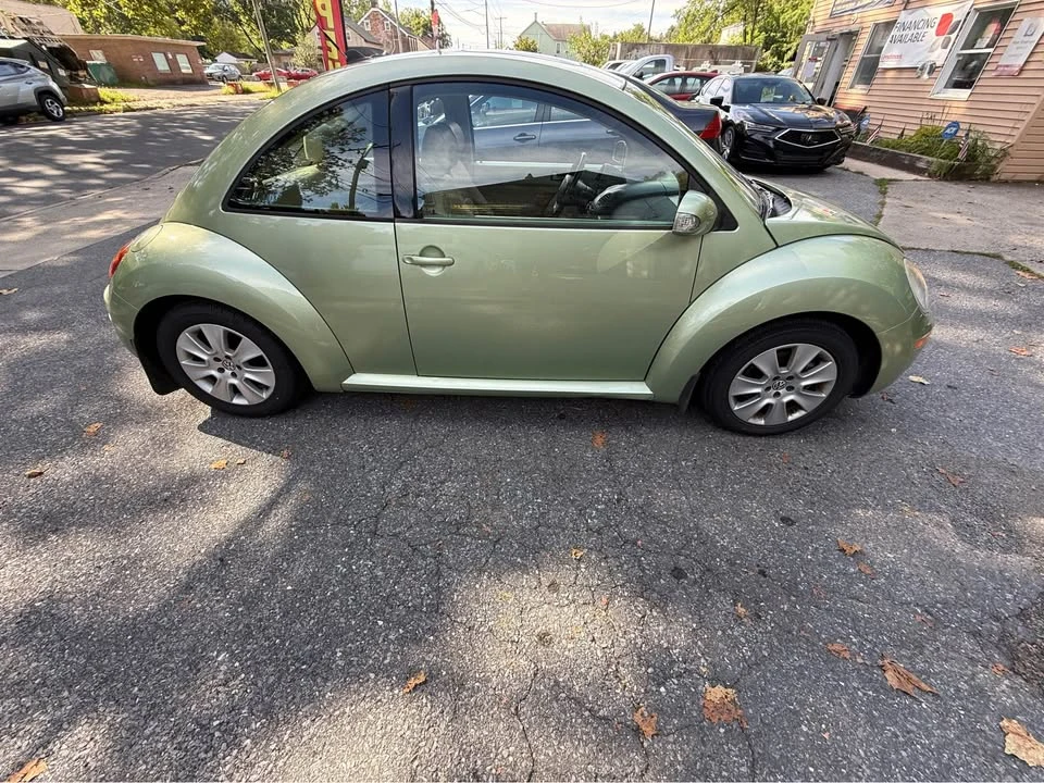 2009 Volkswagen New Beetle - Image 2 of 11