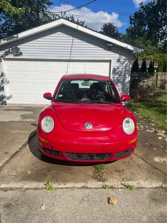 2009 Volkswagen New Beetle - Image 2 of 16