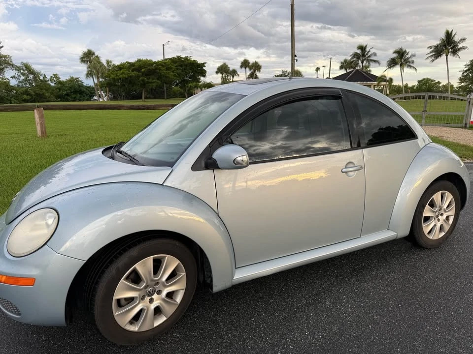 2009 Volkswagen New Beetle - Image 3 of 9