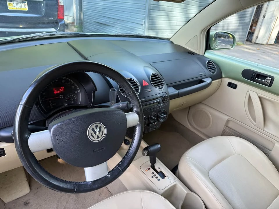 2009 Volkswagen New Beetle - Image 7 of 11