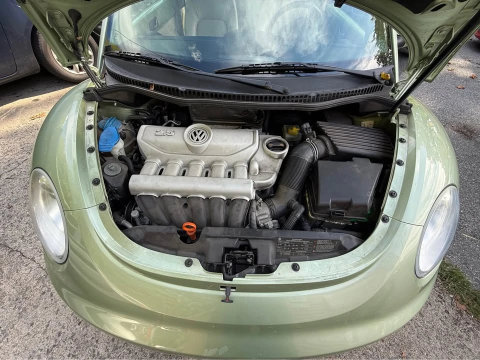 2009 Volkswagen New Beetle - Image 8 of 11