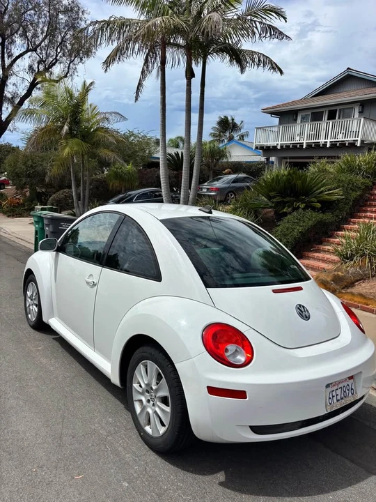 2009 Volkswagen New Beetle - Image 2 of 19
