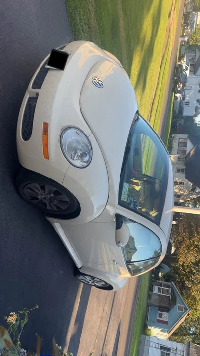 2009 Volkswagen New Beetle - Image 2 of 7
