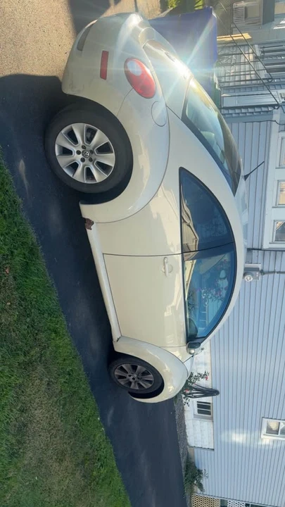 2009 Volkswagen New Beetle - Image 3 of 7