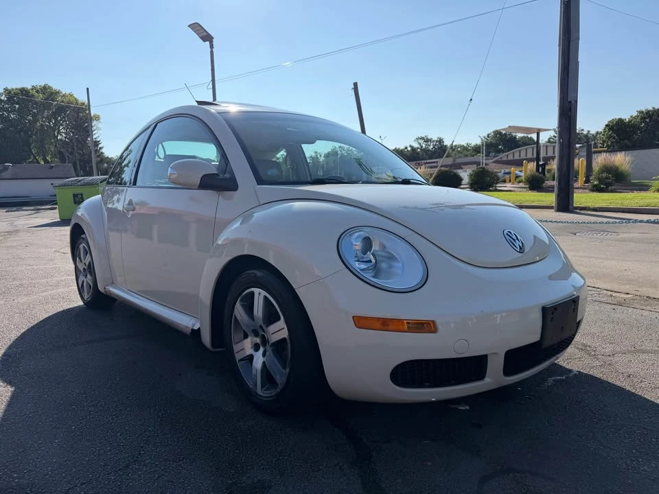 2009 Volkswagen New Beetle - Image 2 of 10