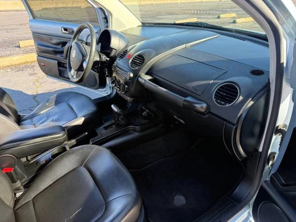 2009 Volkswagen New Beetle - Image 8 of 13