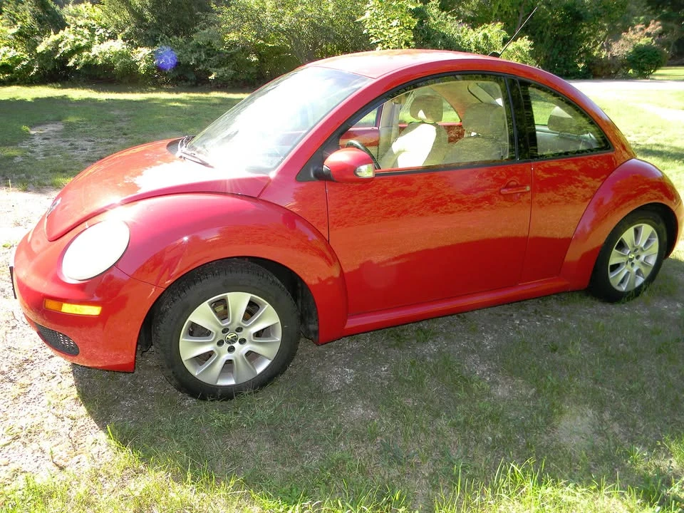 2009 Volkswagen New Beetle - Image 8 of 10
