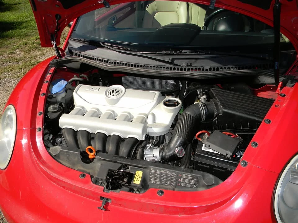 2009 Volkswagen New Beetle - Image 5 of 10