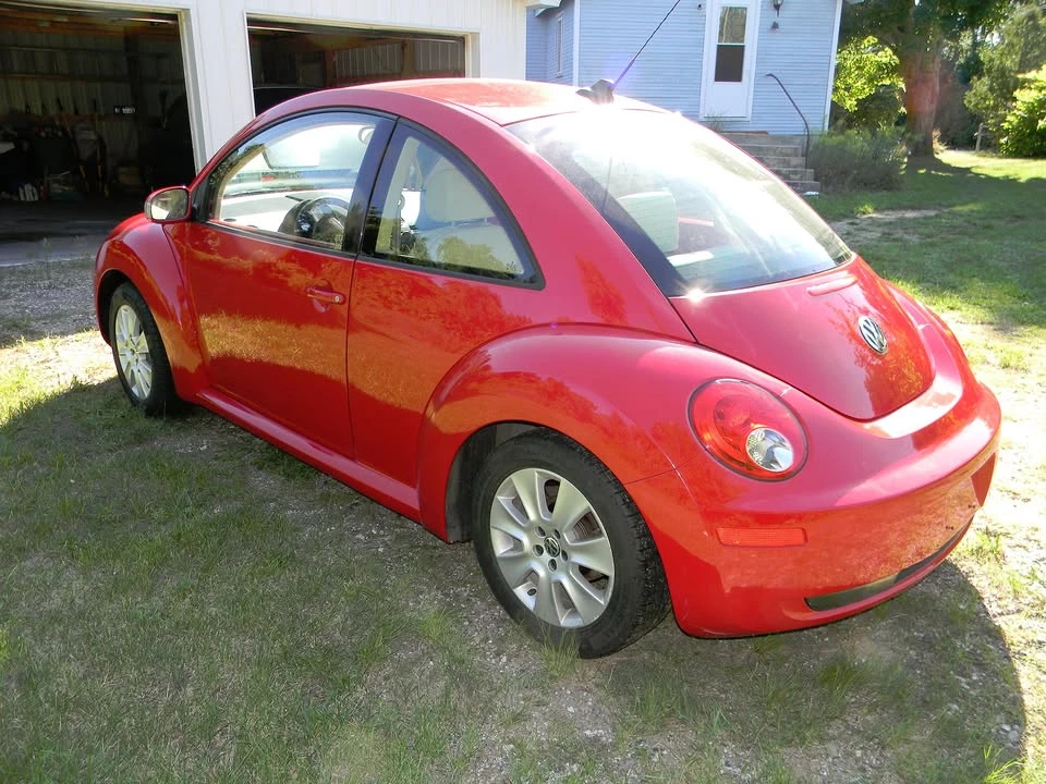 2009 Volkswagen New Beetle - Image 7 of 10