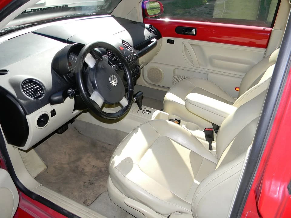 2009 Volkswagen New Beetle - Image 6 of 10