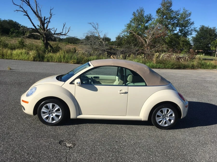 2009 Volkswagen New Beetle - Image 2 of 7
