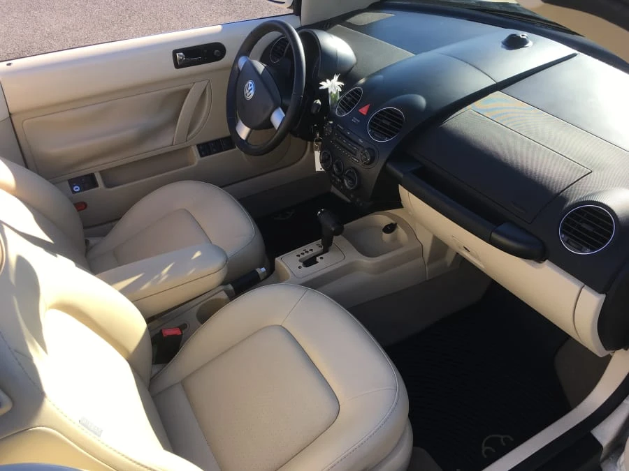 2009 Volkswagen New Beetle - Image 6 of 7