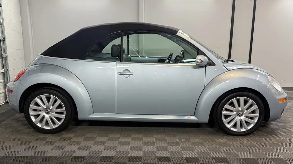2009 Volkswagen New Beetle - Image 2 of 20