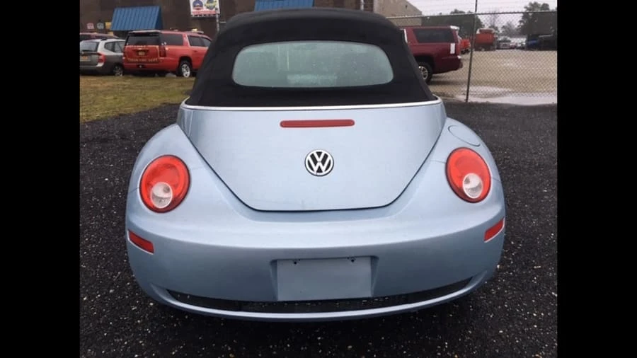 2009 Volkswagen New Beetle - Image 6 of 8