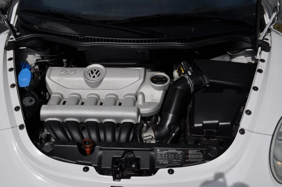 2009 Volkswagen New Beetle - Image 8 of 12