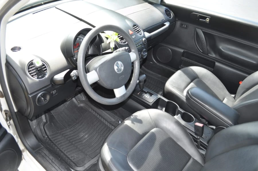2009 Volkswagen New Beetle - Image 4 of 12