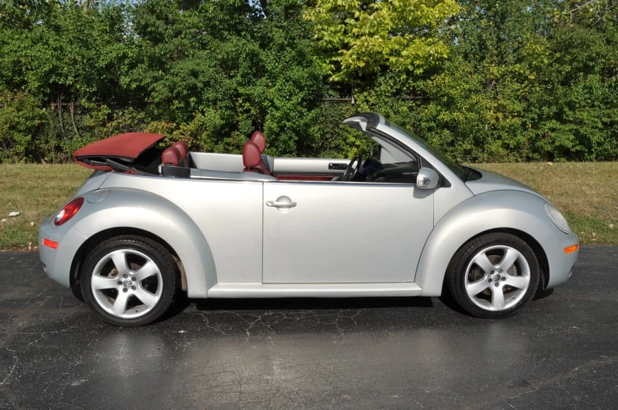 2009 Volkswagen New Beetle - Image 2 of 8