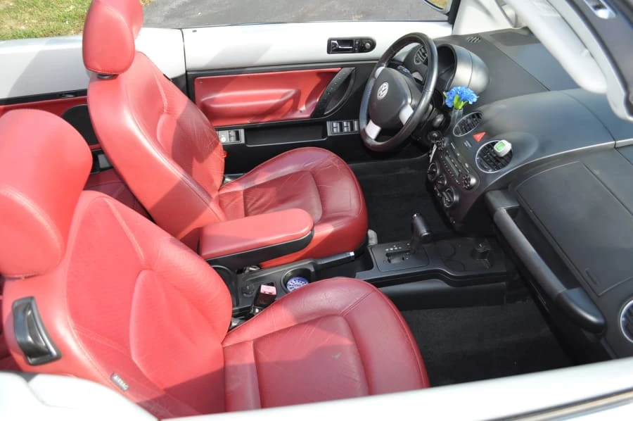 2009 Volkswagen New Beetle - Image 5 of 8