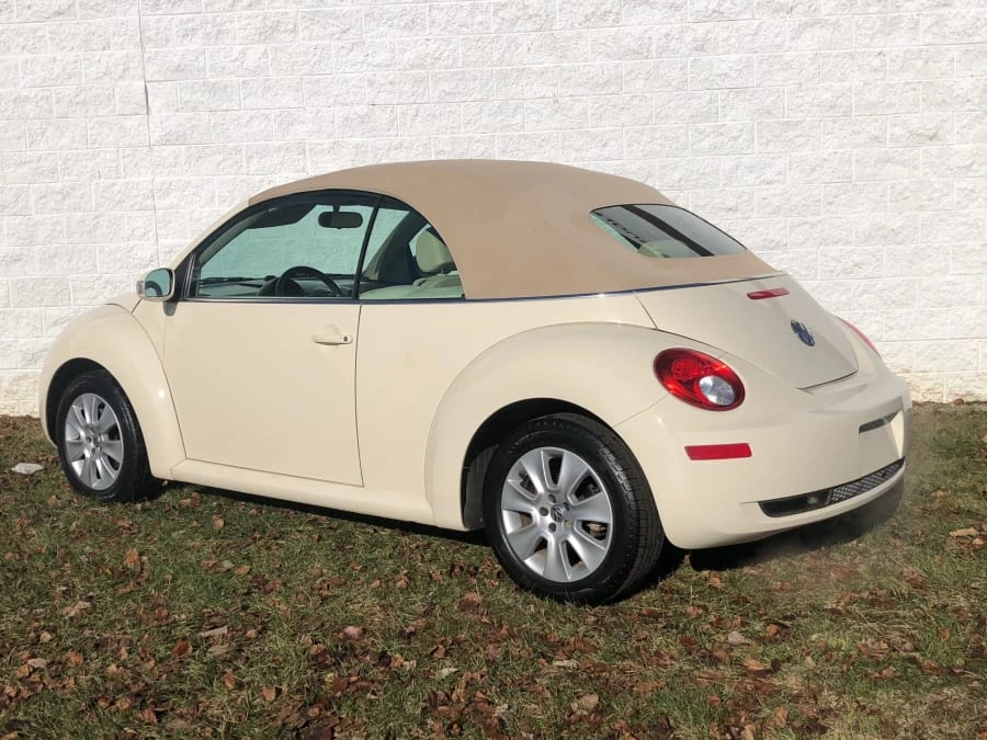 2009 Volkswagen New Beetle - Image 3 of 5