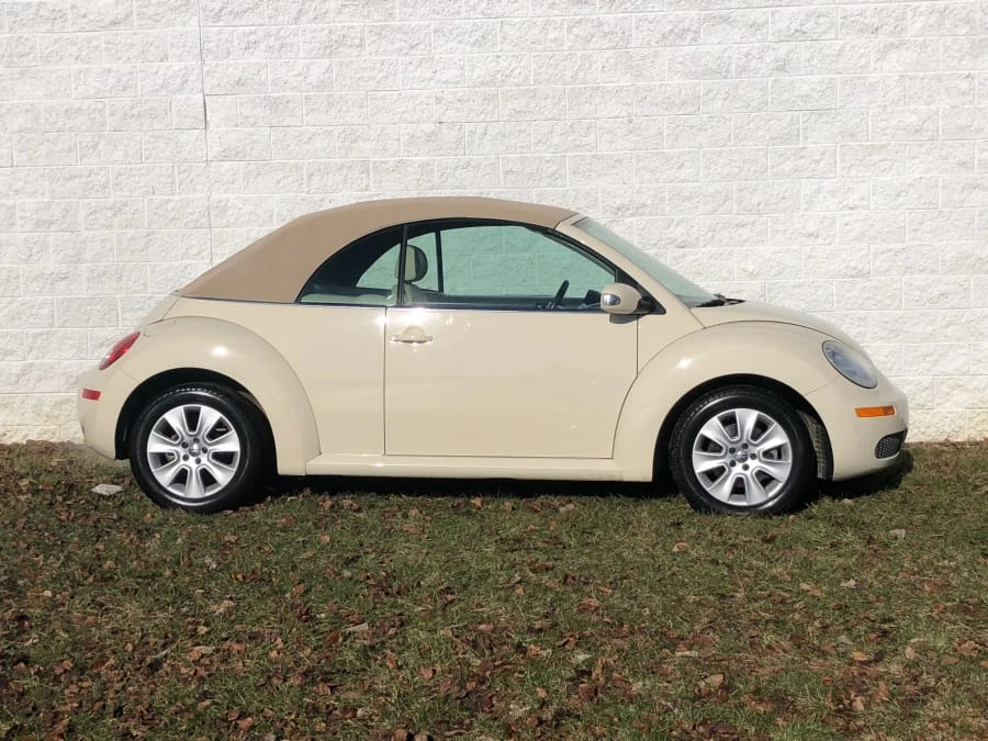2009 Volkswagen New Beetle - Image 2 of 5