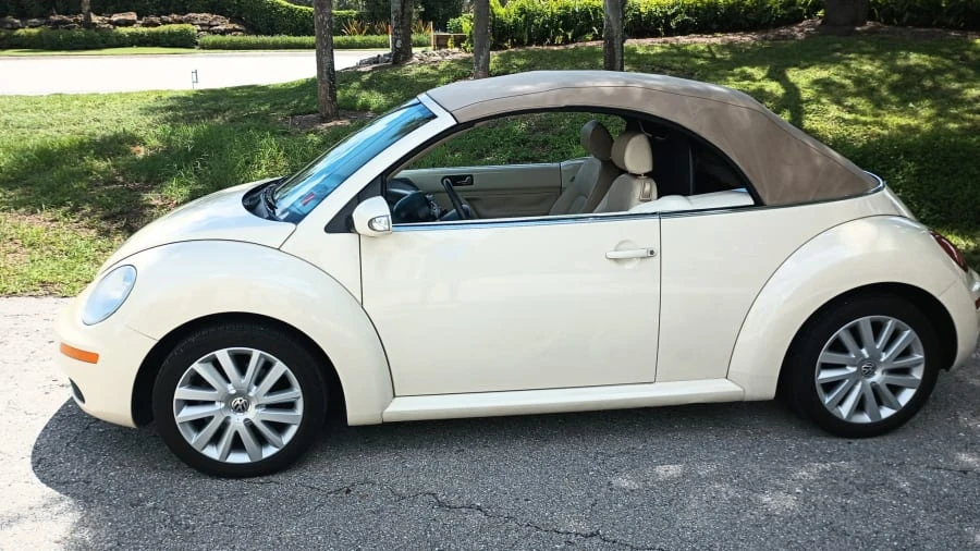 2009 Volkswagen New Beetle - Image 2 of 13