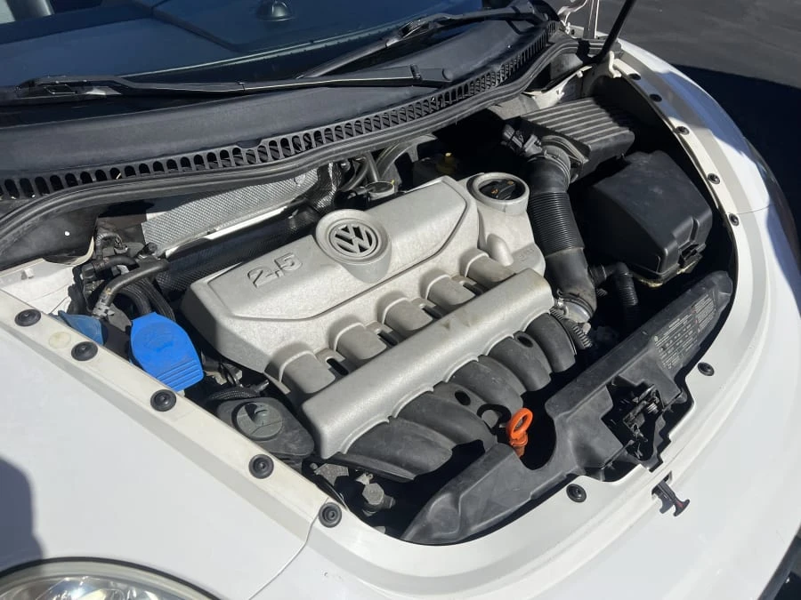 2009 Volkswagen New Beetle - Image 10 of 11