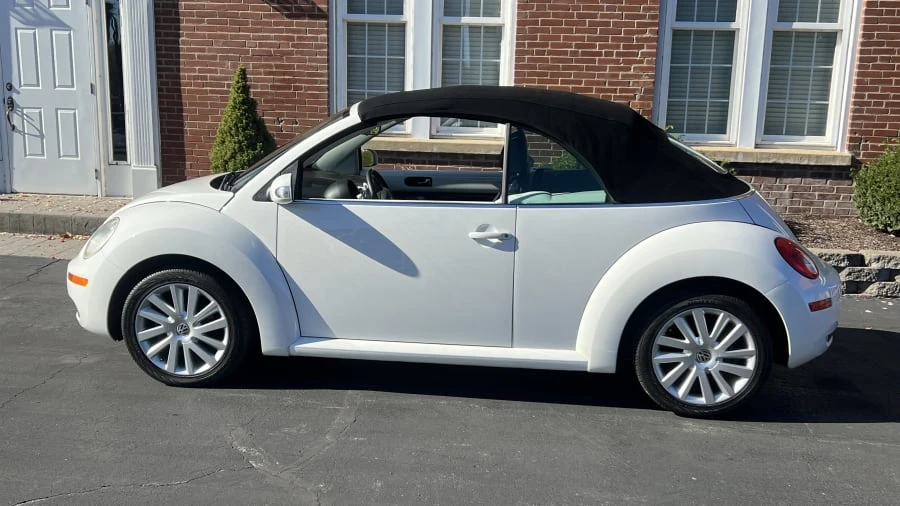 2009 Volkswagen New Beetle - Image 5 of 11