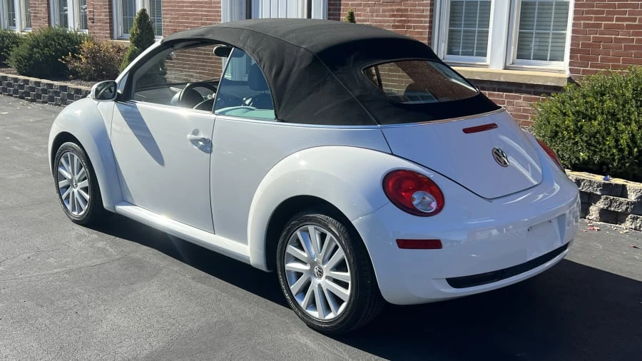 2009 Volkswagen New Beetle - Image 6 of 11