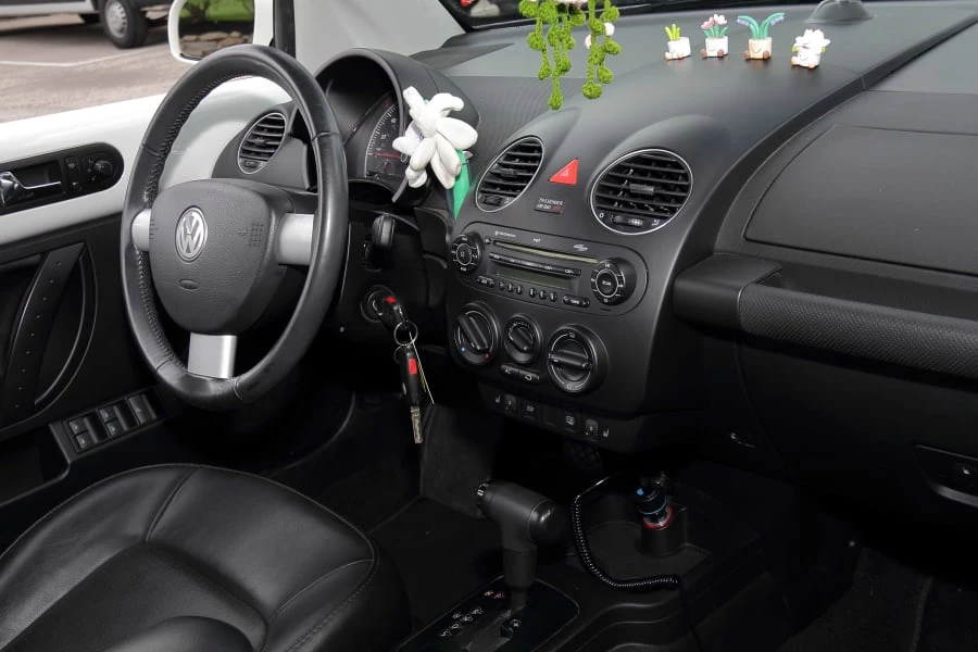 2009 Volkswagen New Beetle - Image 16 of 26