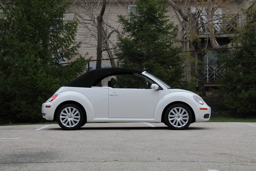 2009 Volkswagen New Beetle - Image 2 of 26