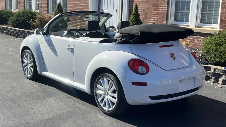 2009 Volkswagen New Beetle - Image 3 of 11