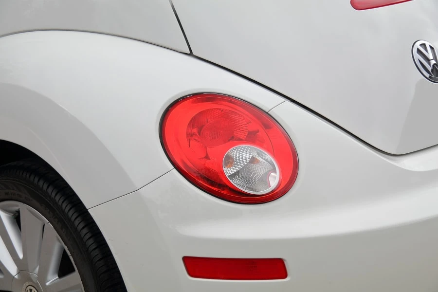 2009 Volkswagen New Beetle - Image 9 of 26