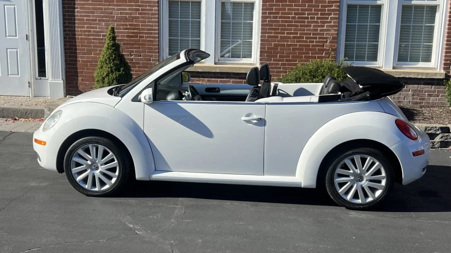 2009 Volkswagen New Beetle - Image 2 of 11
