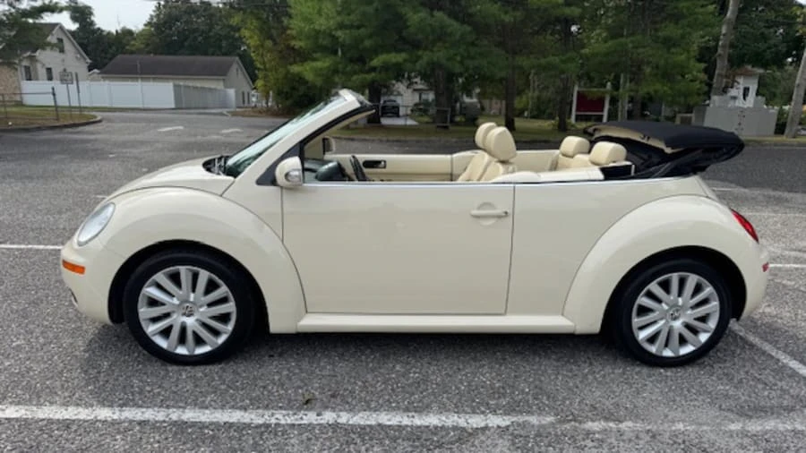 2009 Volkswagen New Beetle - Image 2 of 22